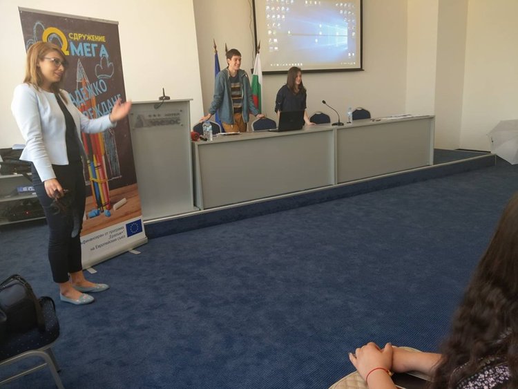 Радиоводещи от „Паисий” се включиха в „Младежкото презареждане”