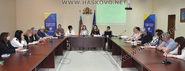 Областна администрация и общините търсят 72 работници за половин година