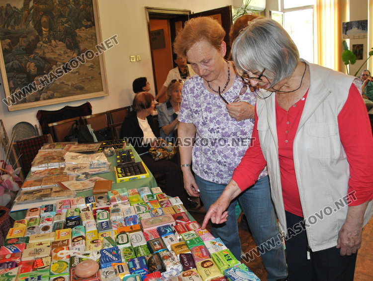 Диригентът Стефка Младенова показа 7 колекции от 7-те си десетилетия