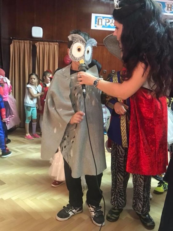 Приказни герои дефилираха в "Златаров"