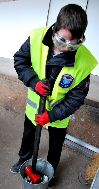 Унищожаване на парфюми ф-фалшификати