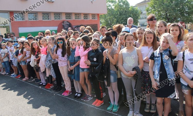 Славейковци почетоха днес своя патрон