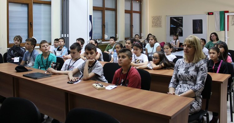 Алековци демонстрираха какво е да си радиолюбител