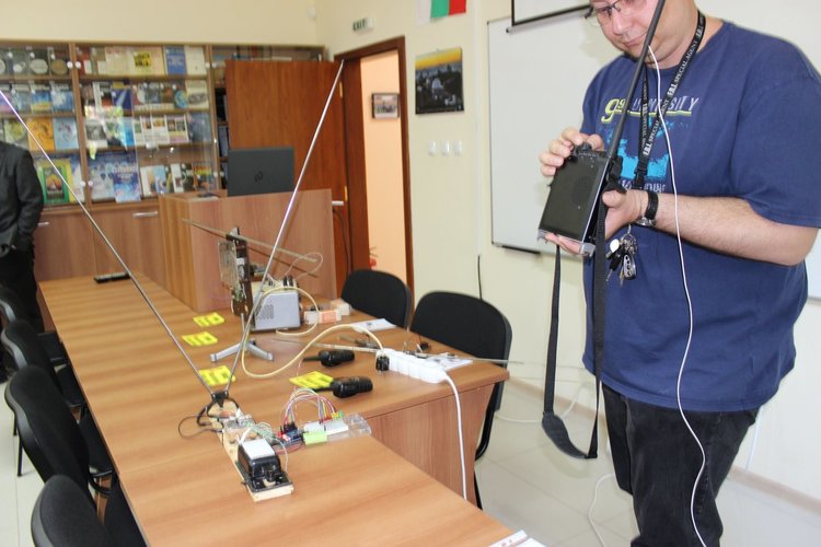 Алековци демонстрираха какво е да си радиолюбител