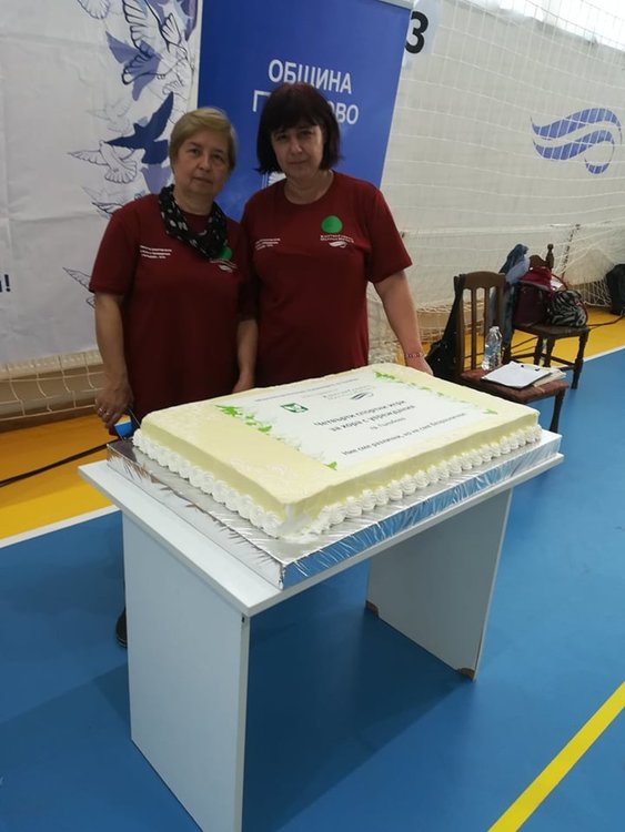 Отборът на хората с увреждания от Кърджали с купа от Спортни игри в Гълъбово