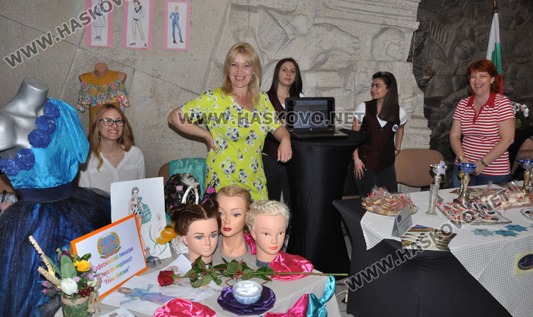 Огън и експлозии в областната администрация