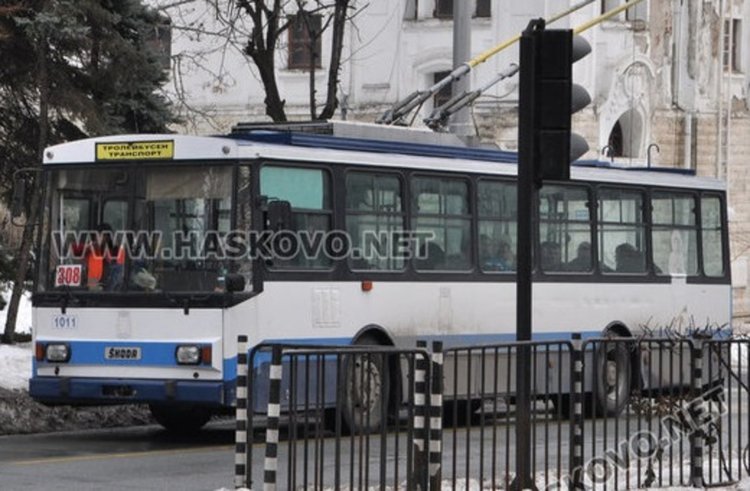 Кметът отложи безплатните карти за тролеите за хората с увредено зрение