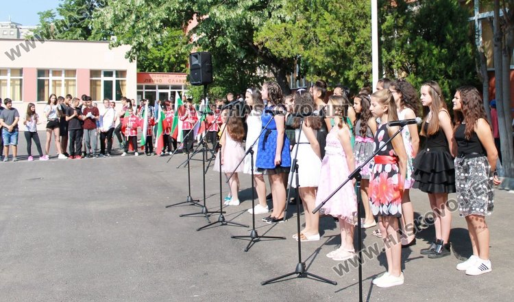 Славейковци почетоха днес своя патрон