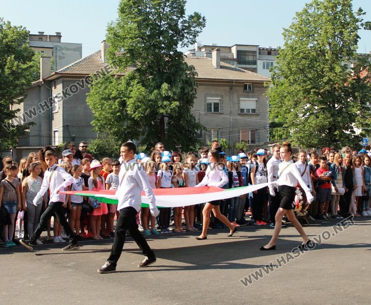 Славейковци почетоха днес своя патрон