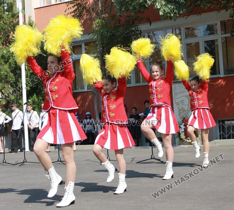 Славейковци почетоха днес своя патрон