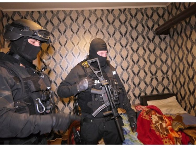 Перничани замесени в престъпна група за каналджийство