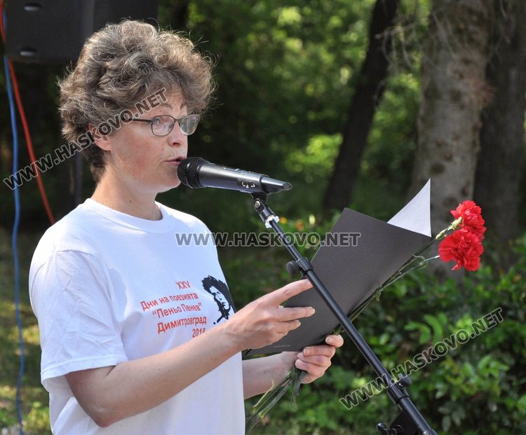 Почетоха паметта на поета Пеньо Пенев в Димитровград