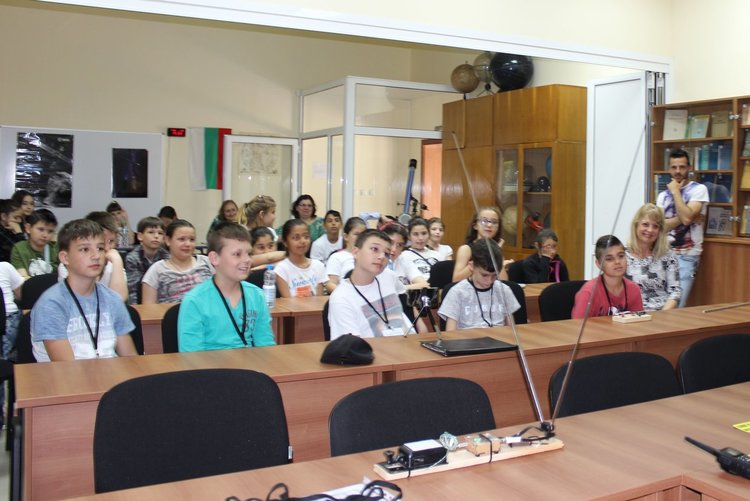 Алековци демонстрираха какво е да си радиолюбител