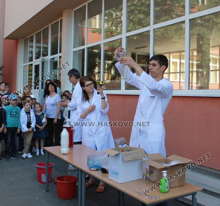 Славейковци почетоха днес своя патрон