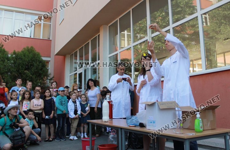 Славейковци почетоха днес своя патрон