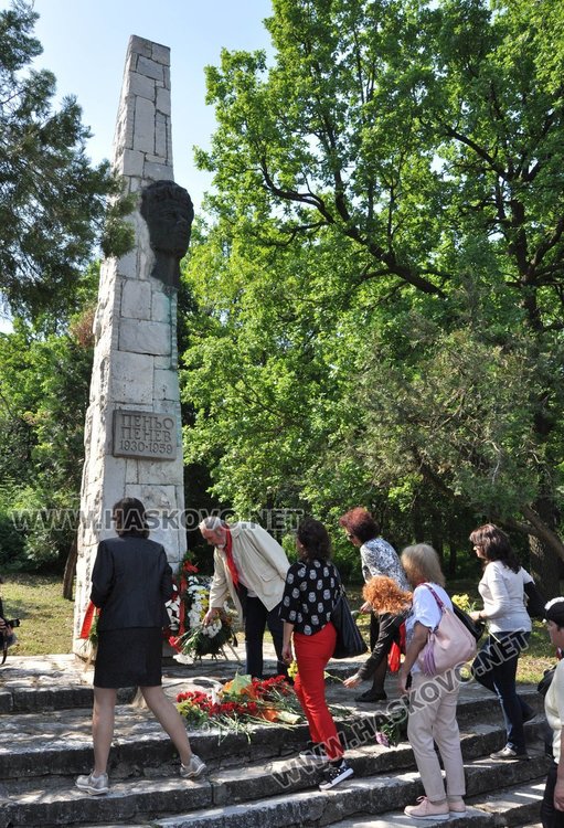 Почетоха паметта на поета Пеньо Пенев в Димитровград