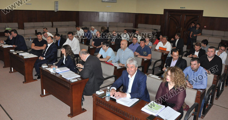 Общинските съветници отказаха да си намалят заплатите