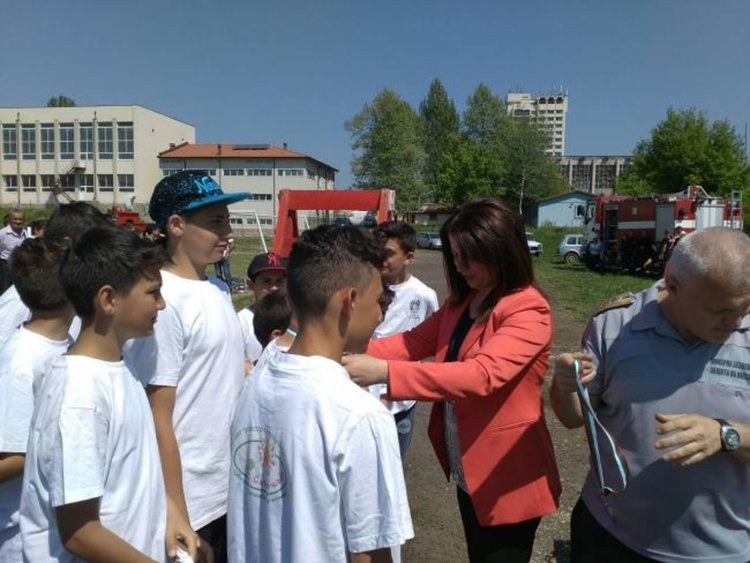 Отборът на ОУ ”Христо Смирненски” село Мост спечели първо място в Общинско състезание „Млад огнеборец”