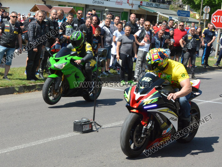 Танци на мотори и състезания на рокерски събор