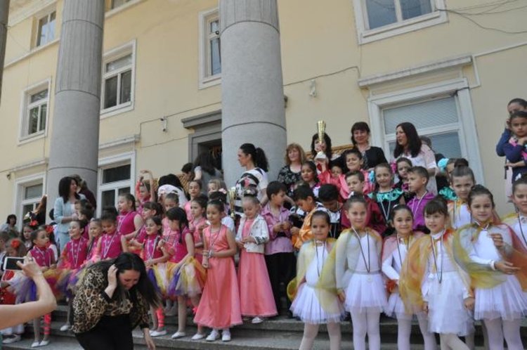 Деца показаха съвременни танци в Дома на културата