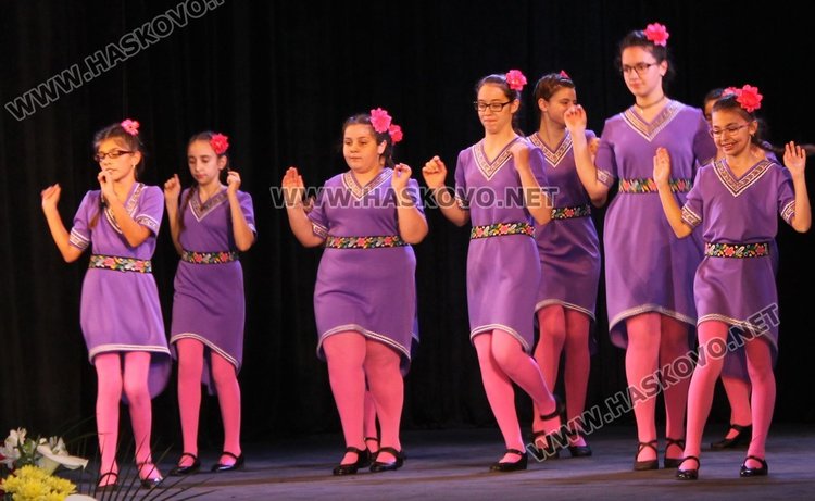 С тържествен концерт СУ "Любен Каравелов"  отпразнува 60 години