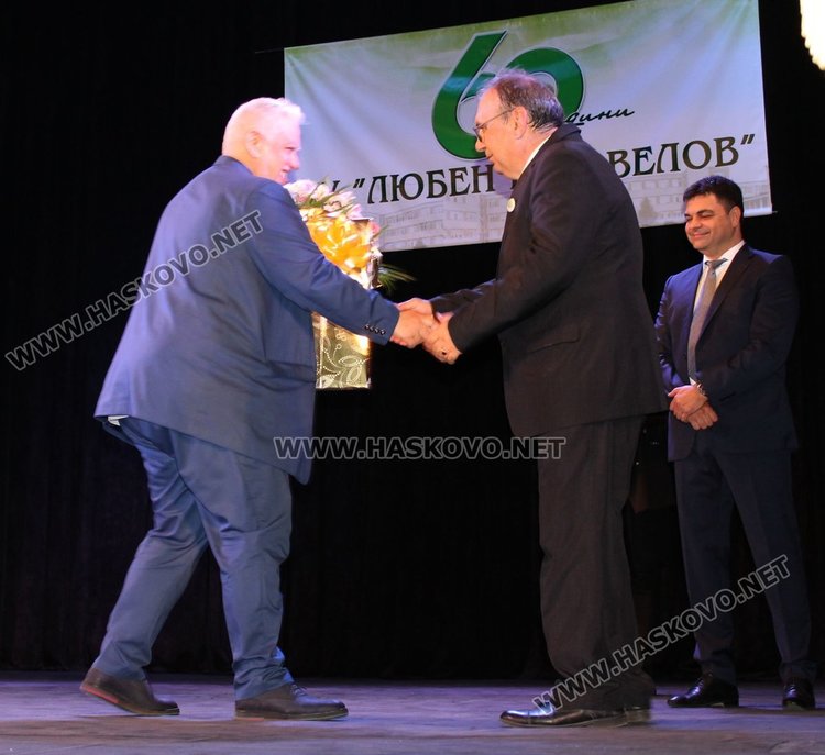 С тържествен концерт СУ "Любен Каравелов"  отпразнува 60 години