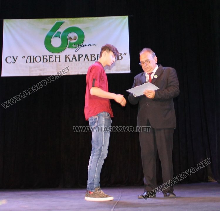 С тържествен концерт СУ "Любен Каравелов"  отпразнува 60 години