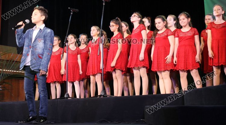 С тържествен концерт СУ "Любен Каравелов"  отпразнува 60 години