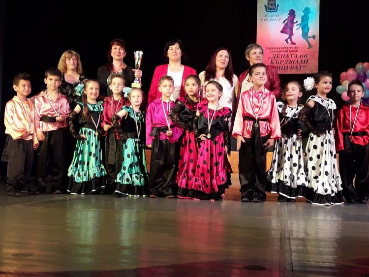 Деца показаха съвременни танци в Дома на културата