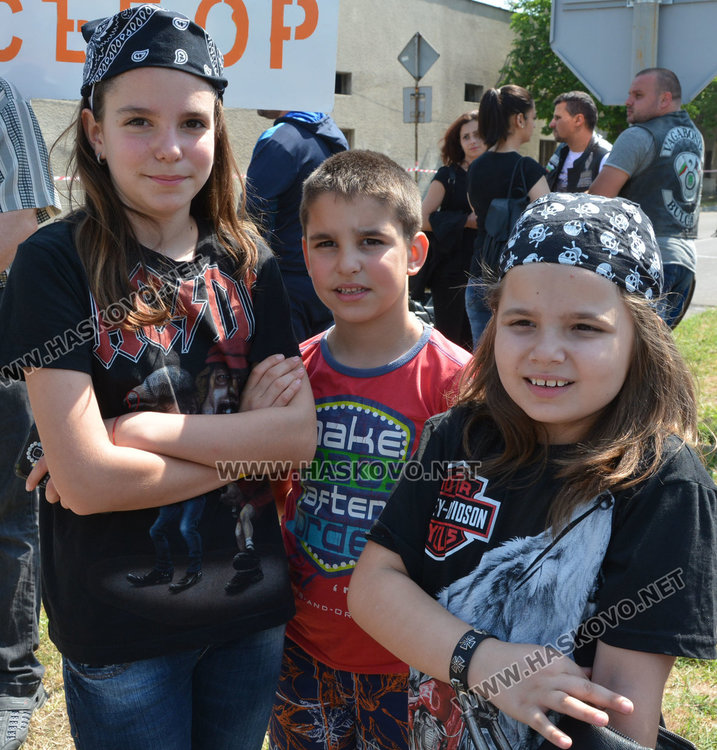 Танци на мотори и състезания на рокерски събор