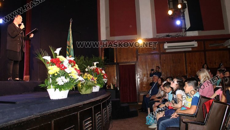 С тържествен концерт СУ "Любен Каравелов"  отпразнува 60 години