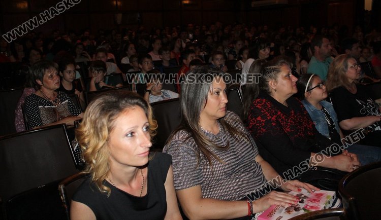 С тържествен концерт СУ "Любен Каравелов"  отпразнува 60 години