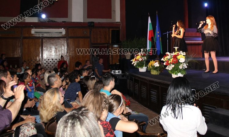 С тържествен концерт СУ "Любен Каравелов"  отпразнува 60 години