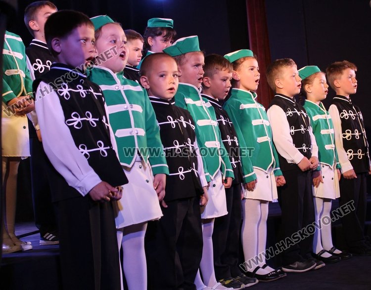 С тържествен концерт СУ "Любен Каравелов"  отпразнува 60 години