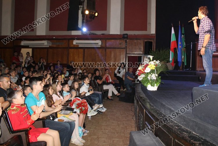 С тържествен концерт СУ "Любен Каравелов"  отпразнува 60 години