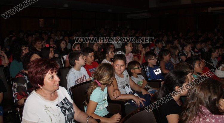 С тържествен концерт СУ "Любен Каравелов"  отпразнува 60 години