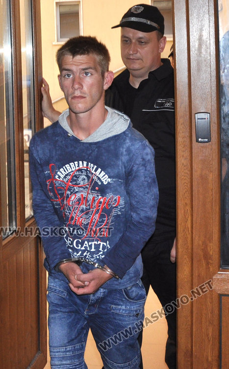 Домашен арест за задържания за телефонни измами