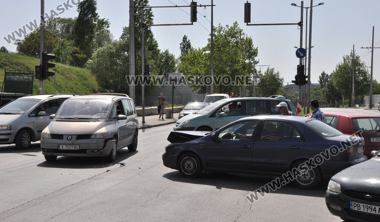 Нелепа катастрофа с бременна жена по чудо без ранени