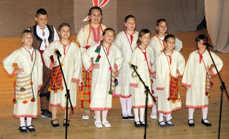 Концерт „Пролетно веселие“ напълни залата на най-голямото читалище в Смолян