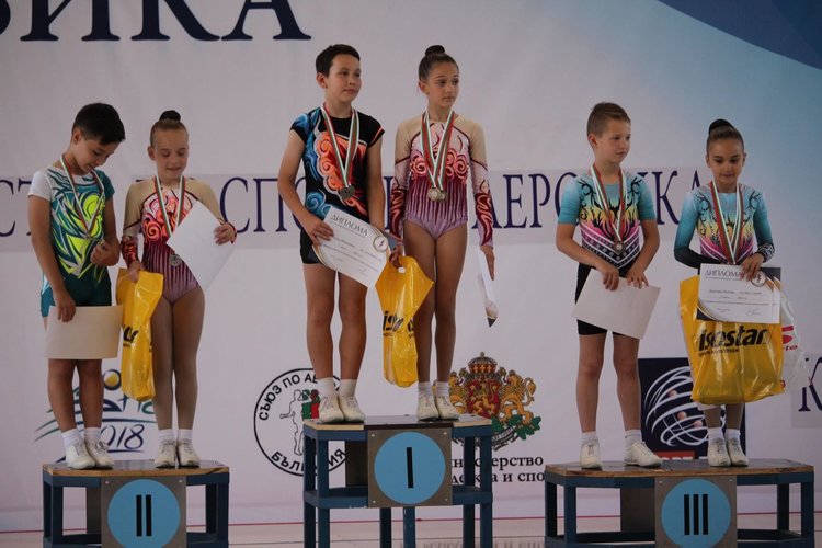 Силно представяне на „Мега спорт“ и „Виолена“ в Държавното по спортна аеробика