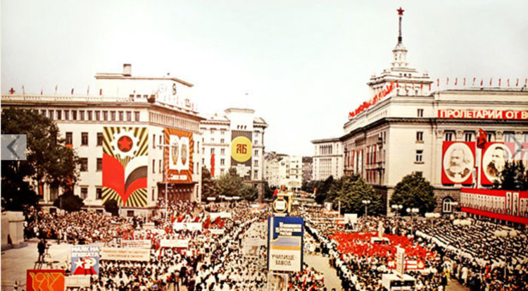 1 май: На сърца ни да олекне, да живей, живей труда! (видео)