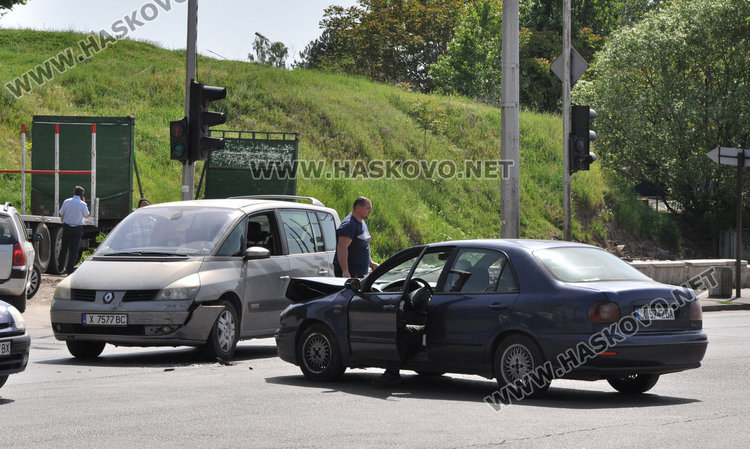 Нелепа катастрофа с бременна жена по чудо без ранени