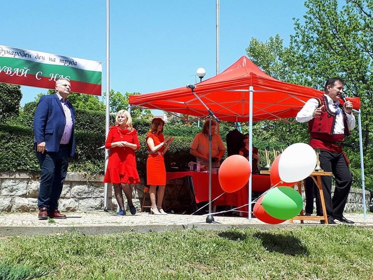 350 танцьори се включиха в пролетното надиграване в Кърджали