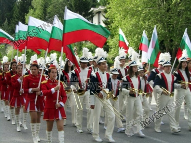 Шествие-парад на всички училища и детски градини за 24 май в Смолян, започват  Майските празници/програма/