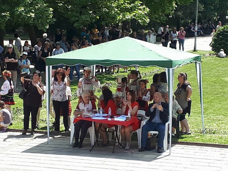 350 танцьори се включиха в пролетното надиграване в Кърджали