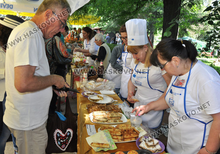 Кулинари от региона показват майсторлък на изложение в Харманли