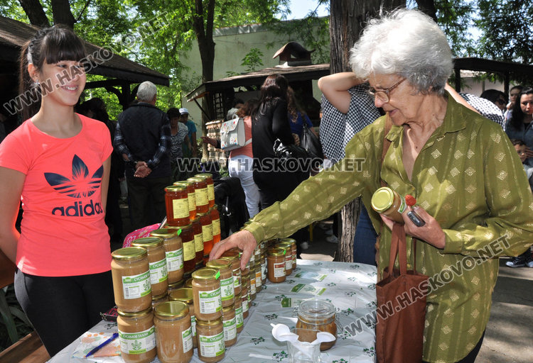 Кулинари от региона показват майсторлък на изложение в Харманли
