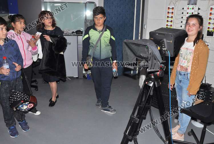 Деца учат журналистика в еТV