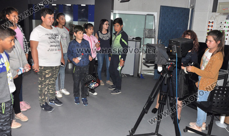 Деца учат журналистика в еТV