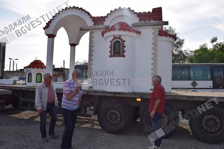 Параклис пътува стотици километри от Бургас до Кърджали, ще се издига над Главатарци